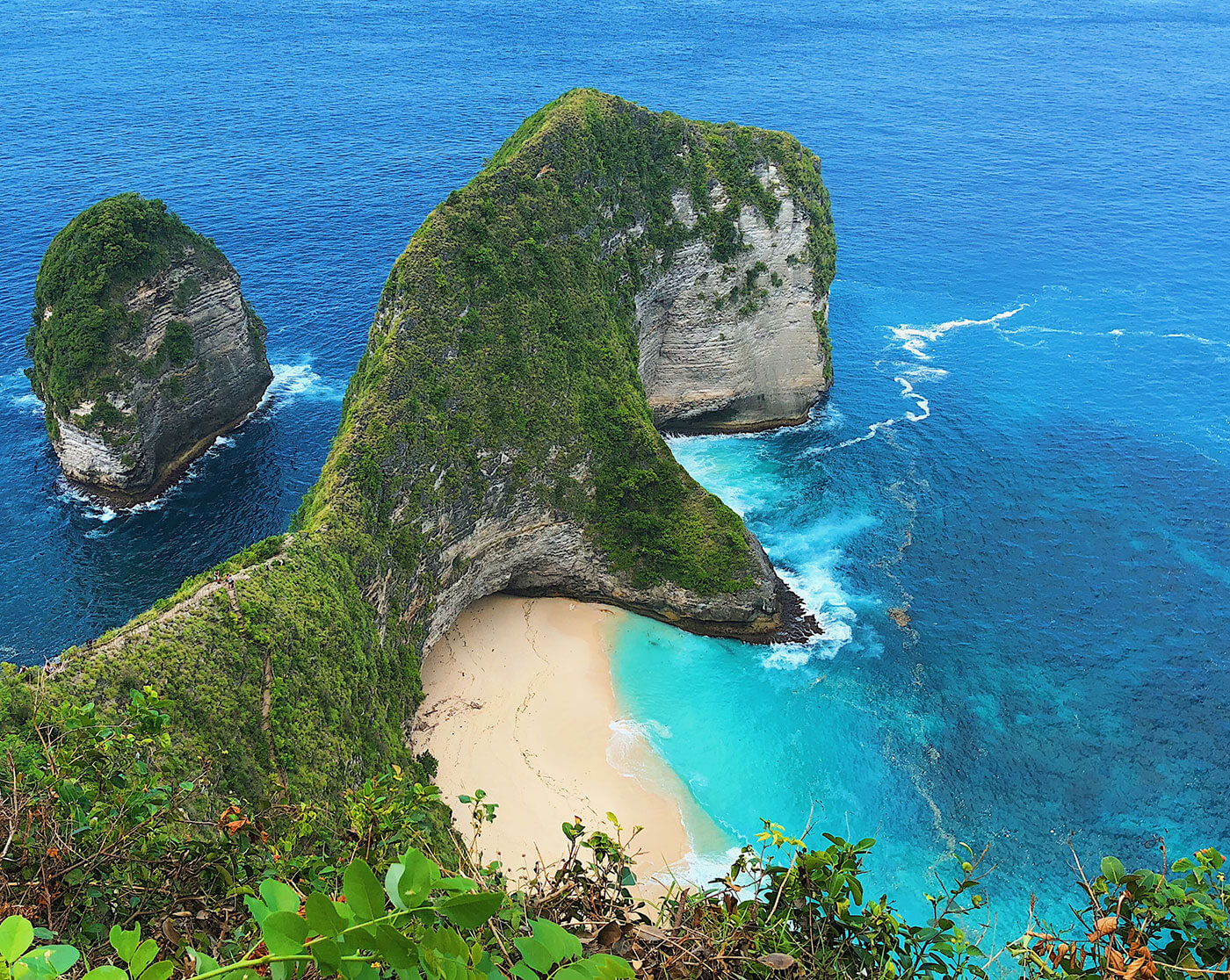 Nusa Penida cliffs and turquoise water in Bali, Indonesia